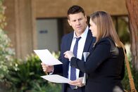 Bones - Die Knochenjägerin – Seeley Booth (David Boreanaz, l.); Temperance Brennan (Emily Deschanel, r.)
