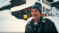 Im Bergdorf Mitteregg – Mitteregger Mann im Schnee.