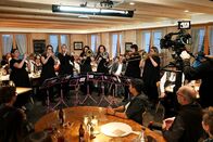 Potzmusig – Potzmusig Volkstümliche Wintergrüsse aus Sternenberg Pocketful of Brass: An der Trompete Helena Hautle, Janine Durot und Silja Schwarzenbach. An der Posaune Daniela Cahenzli, Corinne Friedli, Monika Häberli und Andrea Zuberbühler. Copyright: SRF/eastdesign.ch/Nicolas Senn