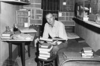 Der Gefangene von Alcatraz – Robert Franklin Stroud (Burt Lancaster) wird im Gefängnis bald "Birdman" genannt: Er erforscht intensiv das Verhalten von Vögeln, was ihm zur neuen Lebensaufgabe wird.