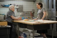 Call Me Kat – Phil (Leslie Jordan, l.); Kat (Mayim Bialik, r.)