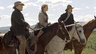 Open Range - Weites Land – Zwei Cowboys und eine Lady: Boss Spearman (Robert Duvall, re.), Charley Waite (Kevin Costner) und Sue (Annette Bening), die Schwester von Doc Barlow.