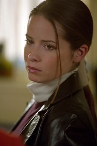 Charmed - Zauberhafte Hexen – Piper (Holly Marie Combs) muss sich mit der bösen Zauberin auseinandersetzen ...
