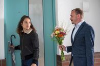 Großstadtrevier – Der Stalker Oliver Hahne (Konstantin Lindhorst, r.) macht seiner Ex-Freundin Jeanette Preuss (Janina Elkin, l.) das Leben zur Hölle.