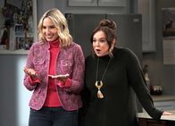 Last Man Standing – Mandy Baxter (Molly McCook, l.); Kristin Baxter (Amanda Fuller, r.)