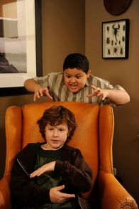 Modern Family – (v.li.) Nolan Gould (Luke Dunphy), Rico Rodriguez (Manny Delgado).