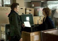 Homeland – Müssen untertauchen, weil sie auf einer Todesliste stehen: Quinn (Rupert Friend, l.) und Carrie (Claire Danes, r.) ...