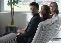 The Flash – (v.l.n.r.) Barry Allen (Grant Gustin); Iris West-Allen (Candice Patton); Dr. Carla Tannhauser (Susan Walters)