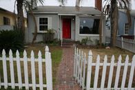 Die Super-Makler - Top oder Flop? – In der Hoffnung, die Renovierung schnell hinter sich bringen zu können, entscheiden sich Tarek und Christina für ein kleines Haus in Long Beach.