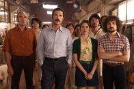 UFOs – L - R: Michel Vuillermoz als Marcel Benes, Melvil Poupaud als Didier Mathure, Daphné Patakia als Véra Clouseau, Quentin Dolmaire als Rémy Bidaut