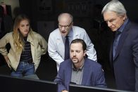 Navy CIS – (v.l.n.r.) Ellie Bishop (Emily Wickersham); Dr. Farrel Emerson (Jim Meskimen); Timothy McGee (Sean Murray); Leroy Jethro Gibbs (Mark Harmon)
