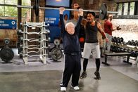 Call Me Kat – Phil (Leslie Jordan, l.); Carter (Julian Gant, r.)