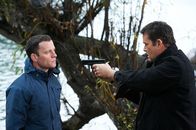 The River Murders - Blutige Rache – Detective Jack Verdon (Ray Liotta) hält John Lee (Michael Rodrick) für den Mörder.