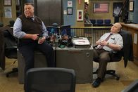 Brooklyn Nine-Nine – Scully (Joel McKinnon Miller, l.); Hitchcock (Dirk Blocker, r.)