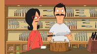 Bob's Burgers – Linda (l.) ist geschockt, als sie erkennt, dass Bob (r.) von seinem neu gekauften Messer wie besessen ist ...