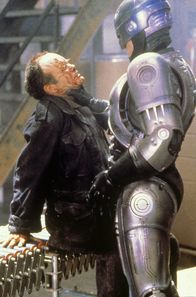 Robocop – Robocop (Peter Weller) erinnert sich nach und nach an seine menschliche Vergangenheit....