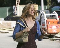 Desperate Housewives – Nach alldem was Lynette (Felicity Huffman) durchgemacht hat, fühlt sie sich zur Kirche plötzlich hingezogen und bittet Bree um Rat, da Bree die gläubigste Person ist, die Lynette kennt. Doch Lynette wird nur von ihrer Freundin enttäuscht ...