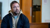 Boiling Point – Arbeitet nicht mehr als Chefkoch: Stephen Graham als Andy; Boiling Point Staffel 1 Folge 2 Arbeitet nicht mehr als Chefkoch: Stephen Graham als Andy Copyright: SRF/BOILING POINT TV LIMITED/BBC Studios 2023