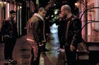 Red Light – Zuhälter Elarbi (Bilal Wahib, Mi.) hat Stress mit Ingmars Männern.