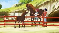 Lenas Ranch – Anna und Lena (re.) kümmern sich um ein Fohlen.