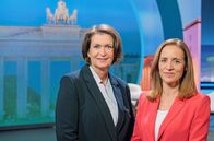 unter den linden – PHOENIX MICHAELA KOLSTER UND EVA LINDENAU, "PHOENIX - DER EREIGNIS- UND DOKUMENTATIONSKANAL VON ARD UND ZDF", am undefined (0.0.) um Uhr. Michaela Kolster (ZDF) PHOENIX-ProgrammgeschÃ¤ftsfÃ¼hrerin (l.) und Eva Lindenau (WDR) PHOENIX-ProgrammgeschÃ¤ftsfÃ¼hrerin (r.) im â€žunter den lindenâ€œ Studio. Â