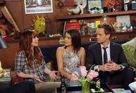 How I Met Your Mother – 2016: Robin (Cobie Smulders, M.) und Barney (Neil Patrick Harris, r.) gestehen ihren Freunden Lily (Alyson Hannigan, l.), Ted und Marshall, dass sie kein Paar mehr sind ...