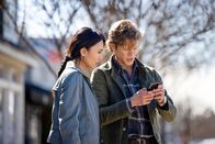 MacGyver – Desi Nguyen (Levy Tran, l.); Angus MacGyver (Lucas Till, r.)