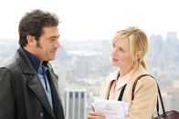 Zufällig verheiratet – Über einen PC-Crack hackt sich Patrick (Jeffrey Dean Morgan, l.) in New Yorks Bürgerregister und erklärt sich und Emma (Uma Thurman, r.) kurzerhand zu Mann und Frau. Das stiftet bei der sonst so pfiffigen Powerfrau nicht nur einige Verwirrung, als sie mit ihrem Verlobten Richard die Hochzeitsvorbereitungen angeht, sondern verursacht auch ein Gefühlschaos, als sie Patrick schließlich persönlich kennen lernt ...
