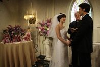 How I Met Your Mother – Hätten sich Jen (Lindsay Sloane, l.) und Ted (Josh Radnor, r.) das Ja-Wort gegeben, wenn ihre Dates anders verlaufen wären?