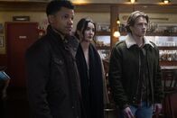 Nancy Drew – (v.l.n.r.) Ned 'Nick' Nickerson (Tunji Kasim); Nancy Drew (Kennedy McMann); Ace (Alex Saxon)