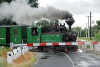 Eisenbahn-Romantik – Eine vier Kilometer lange Schmalspurbahn fährt Richtung Fertöboz. Zusammengestellt aus ehemaigen Wald- und Industriebahnen entstand die frühere sozialistische Pionierbahn - den Spaß an der Eisenbahn haben die Kinder immer noch, auch als Nicht-Pioniere.