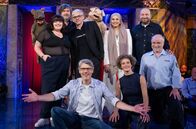 Mitternachtsspitzen – Zu Gast bei den Mitternachtsspitzen: (v.l.n.r.) Teresa Reichl, Torsten und Steffi (Michael Hatzius), Mathias Tretter, Christoph Sieber (Gastgeber), Anissa Loucif, Karen Dahmen. Philip Simon, Martin Maier-Bode