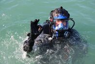 Enthüllt – Port Royal, Jamaica - Jon Henderson gives the OK signal as he starts his dive on the sunken city. (photo credit: MSP/Dan Stevenson)