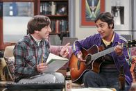The Big Bang Theory – (v.li.) Simon Helberg (Howard Wolowitz), Kunal Nayyar (Rajesh Koothrappali).