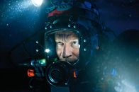 Sanctum – Als ein Unwetter über das Inselparadies von Papua Neuguinea hereinbricht, sind Expeditionsleiter Frank (Richard Roxburgh, r.) und sein Team innerhalb kürzester Zeit in den Tiefen der Höhle unter dem Meeresspiegel eingeschlossen. Bedroht von hereinbrechenden Wassermassen suchen die Taucher nach einem Ausweg ...