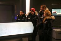 EUReKA - Die geheime Stadt – Eiszeit in Eureka: Jo (Erica Cerra, l.), Fargo (Neil Grayston, 2.v.l.), Jack (Colin Ferguson, 2.v.r.) und Tess (Jaime Ray Newman, r.) ...