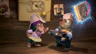 Maulwurf Moley – Dotty und Moley haben langsam die Schnauze voll vom großen Detektiv Sherlock Mauls. Er führt sie ganz offensichtlich an der Nase herum!