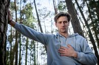 Sturm der Liebe – Paul (Sandro Kirtzel) schmerzt die Erinnerung an die Liebe zu Josie.