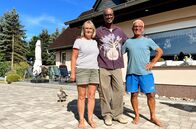 Yared kommt rum – Yared und die Gänseeltern.