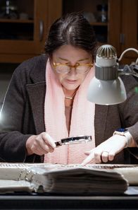 Heißzeit – Maureen Raymo, Meeresgeologin an der Columbia University, untersucht Bohrkerne aus einer Zeit, die Aufschluss auf den bevorstehenden Meeresspiegelanstieg geben könnten.