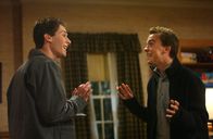 Malcolm mittendrin – Reese (Justin Berfield, l.) und Malcolm (Frankie Muniz, r.) haben Jessicas Schwindel aufgedeckt und planen nun einen Rachefeldzug ...