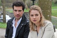 Sturm der Liebe – Konstantin (Moritz Tittel, l.); Marlene (Lucy Scherer, r.)