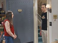 The Big Bang Theory – Als Amy (Mayim Bialik, l.) ein wissenschaftliches Projekt an Sheldons (Jim Parsons, r.) Universität betreut, geraten die beiden in einen handfesten Streit ...
