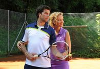 Sturm der Liebe – ARD STURM DER LIEBE FOLGE 1633 Uhr im ERSTEN. Natascha (Melanie Wiegmann, r.) genießt jede Minute mit Konstantin (Moritz Tittel, l.).