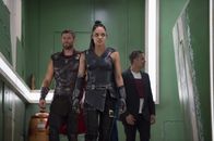 Thor: Tag der Entscheidung – (v.l.n.r.) Thor (Chris Hemsworth); Valkyrie (Tessa Thompson); Bruce Banner/Hulk (Mark Ruffalo)