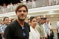 Die Hotelfachschule – DOK-Serie: Die Hotelfachschule Folge 5 Afrim Beqa – mit 28 wird der Kosovare eingebürgert 2019 Copyright: SRF/RTS
