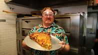 Man vs. Food - Die XXL-Challenge! – (4. Staffel) - Casey Webb