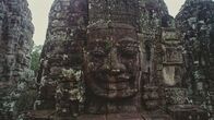 Ancient Apocalypse – Das Reich der Khmer ist über Jahrhunderte einer der mächtigsten Staaten Südostasiens. Nach ihrem Untergang werden ihre Städte aufgegeben und dem Dschungel überlassen.