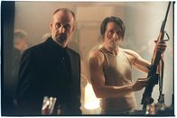 Flickering Lights – Torkild (Soren Pilmark,l.) und Arne (Mads Mikkelsen) wollen mit zwei weiteren Kumpeln ihren Boss beklauen.