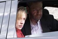 Tenet – Mittelsmann und seine Gefangene: Elizabeth Debicki als Kat, Kenneth Branagh als Andrei Sator